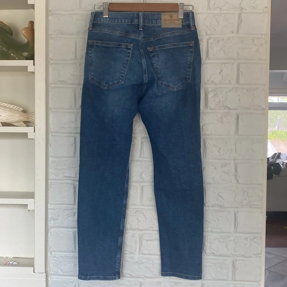 Abercrombie Kids Taper Fit Distressed Adjustable Waist Size 13/14 Jeans